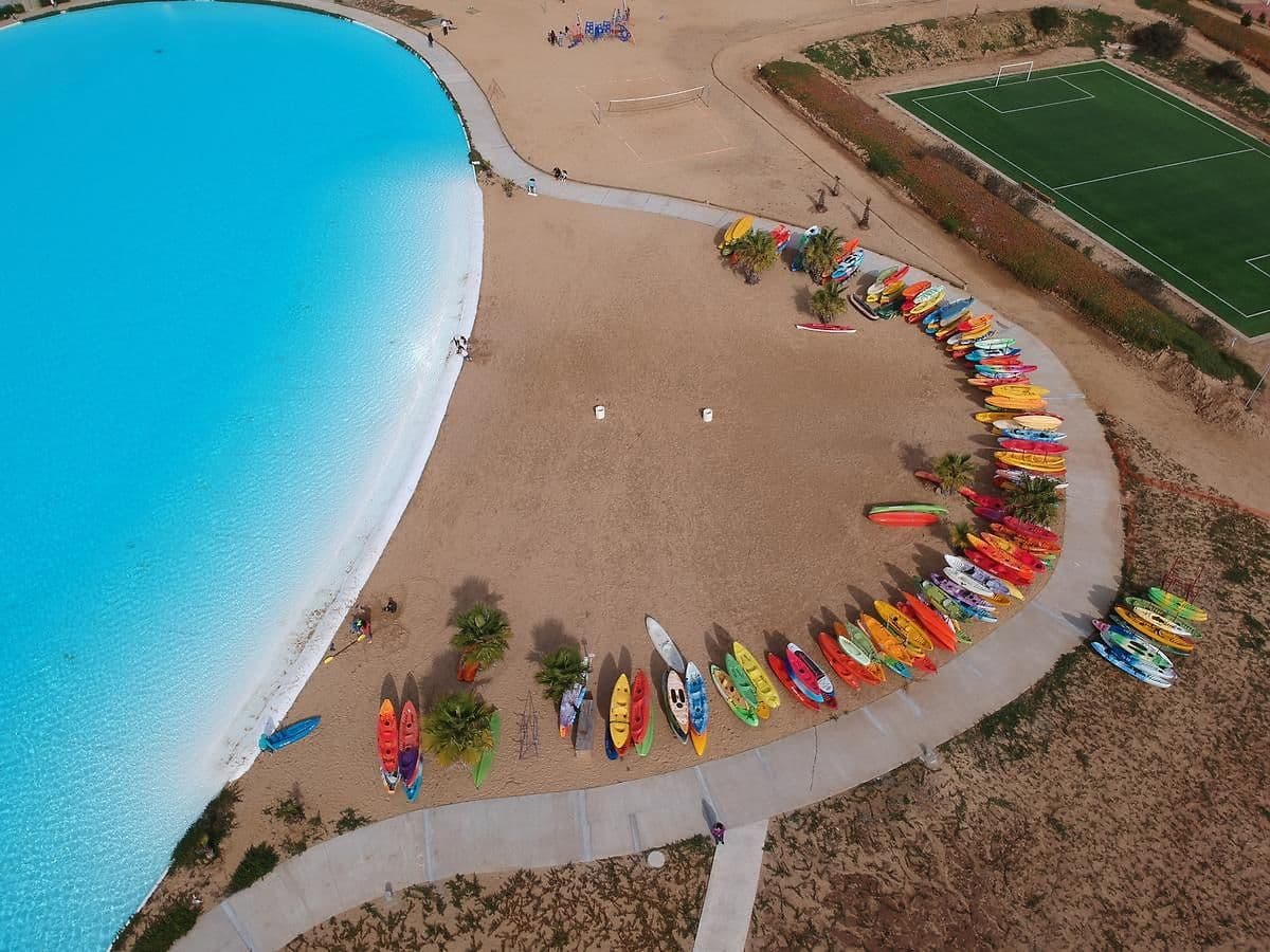 Laguna navegable de 16.000 m²